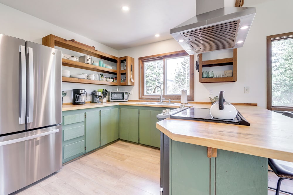Steps to Crystal River: Hideaway w/ Mountain Views