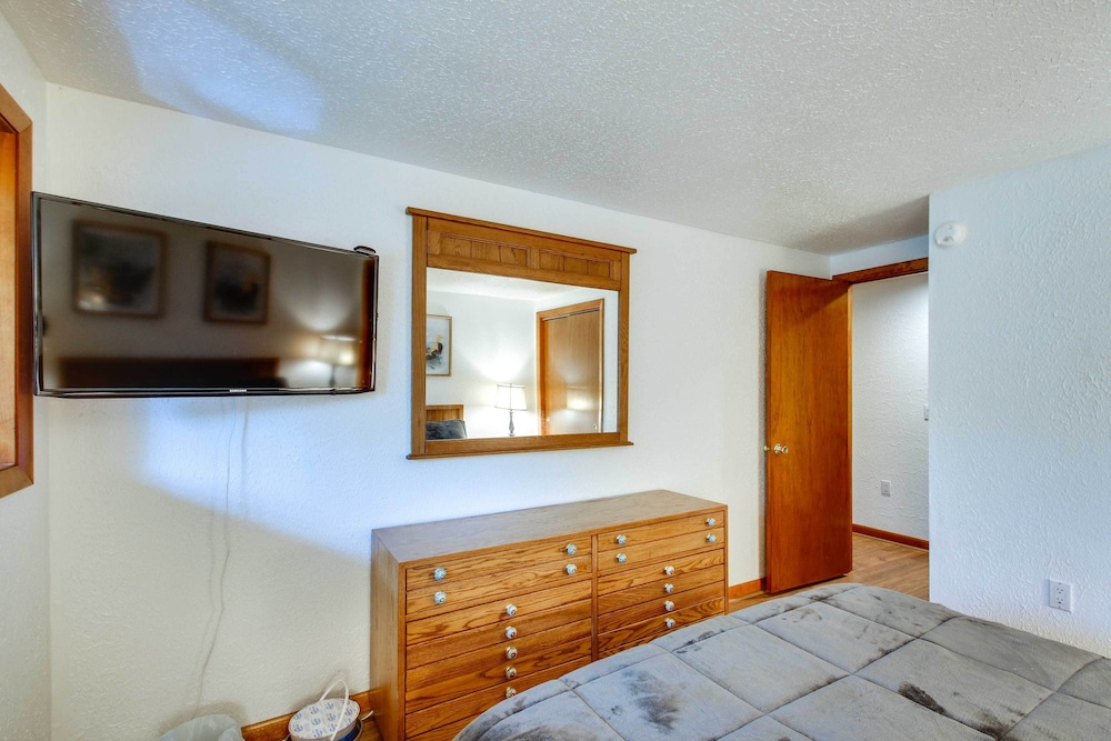 North Conway Condo < 3 Mi to Slopes & Echo Lake view 3