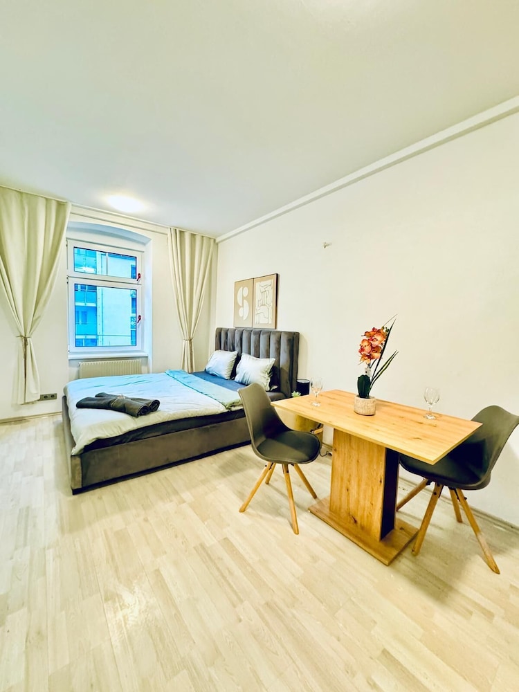 Luxury 7 Bedroom Apartment Sleeps 16