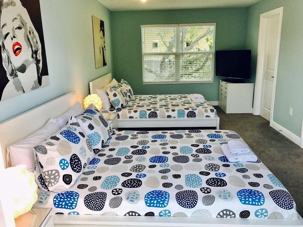 4 Bedroom Home by Ideal Experience VR - Image 2