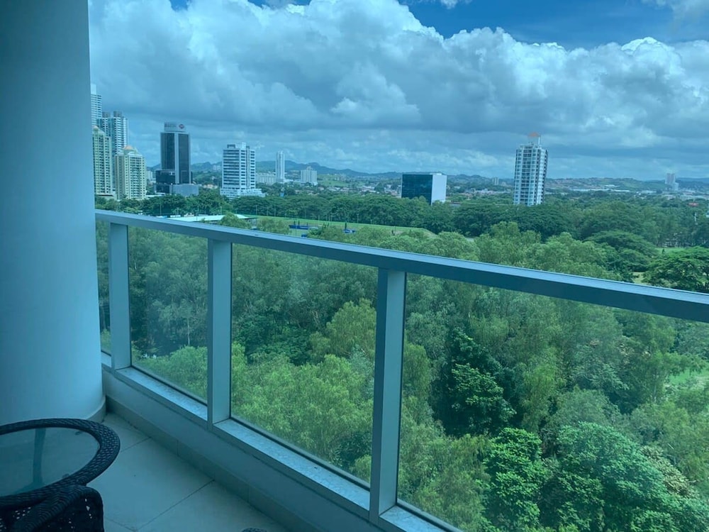 Blue Home I Spacious 1 Bed With Park View Parkside
