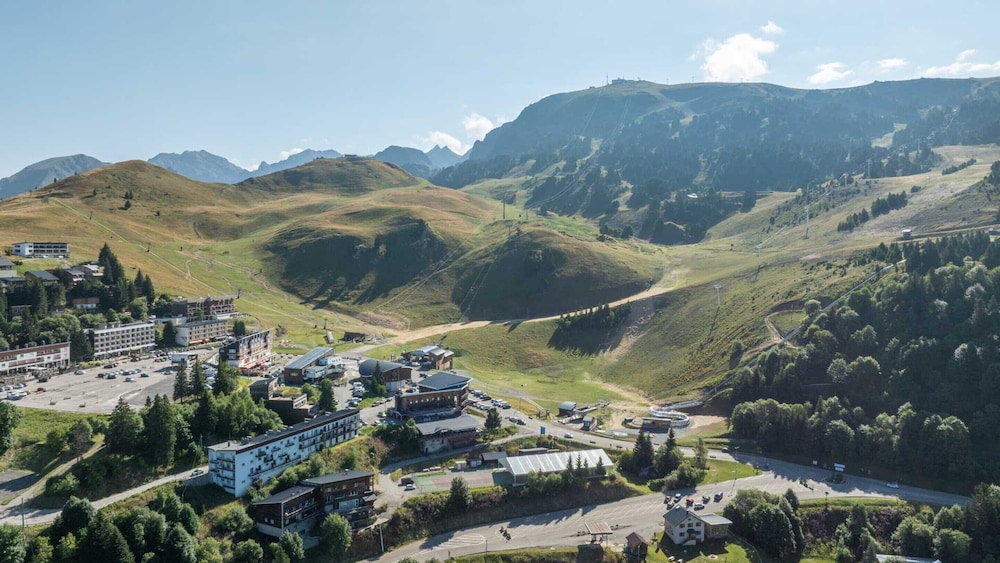 Valley-view Apartment in Chamrousse