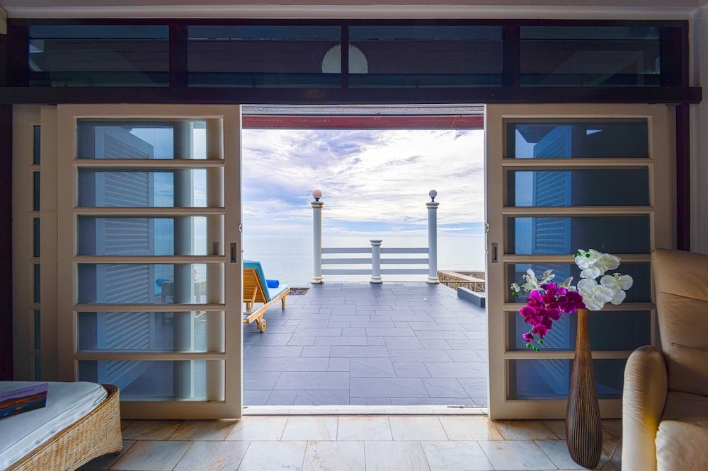 Oceanfront 6 Bedroom Twin Villas OV6