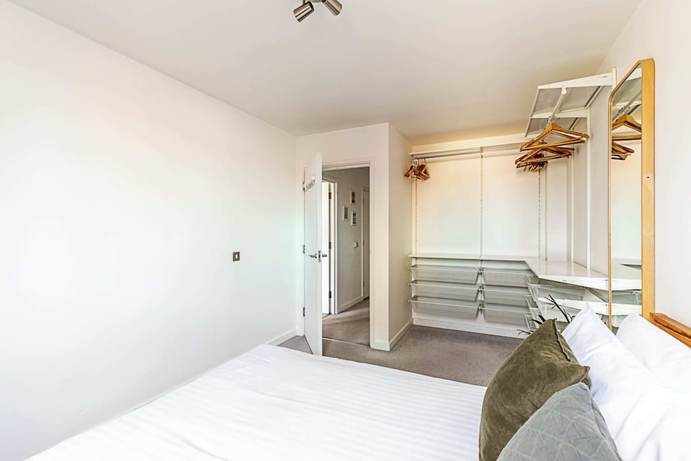 Chic & Modern Dalston Apartment view 4