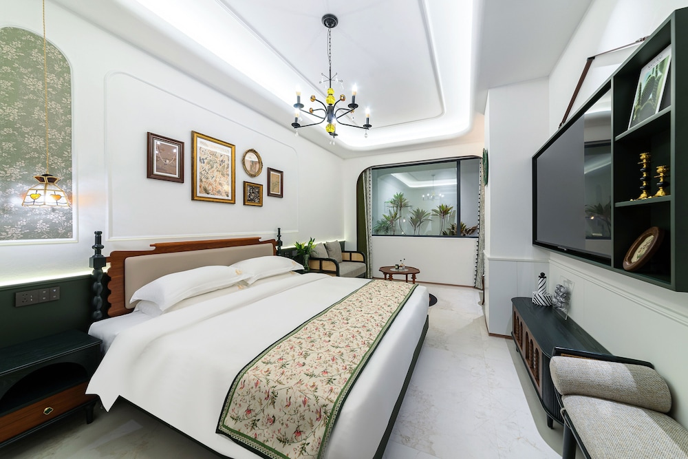 Vishan Garden Trendy Hostel