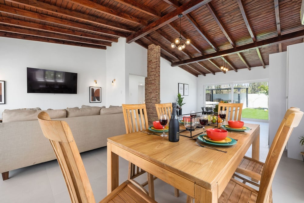 2BR Countryside Home w Sea Views Private Pool