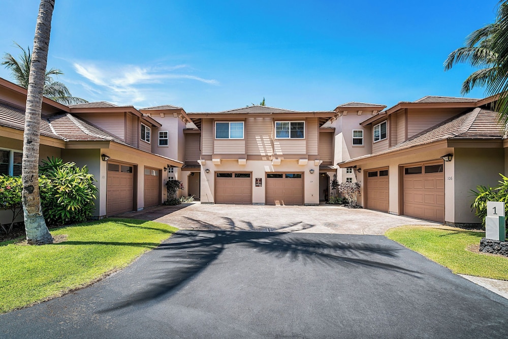 Spacious Corner Unit - Central AC - Vrkcv