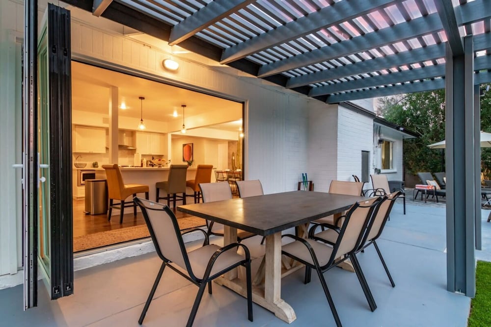 Ochenta Modern Retreat Htd Pool Spa Putt Grn Gym