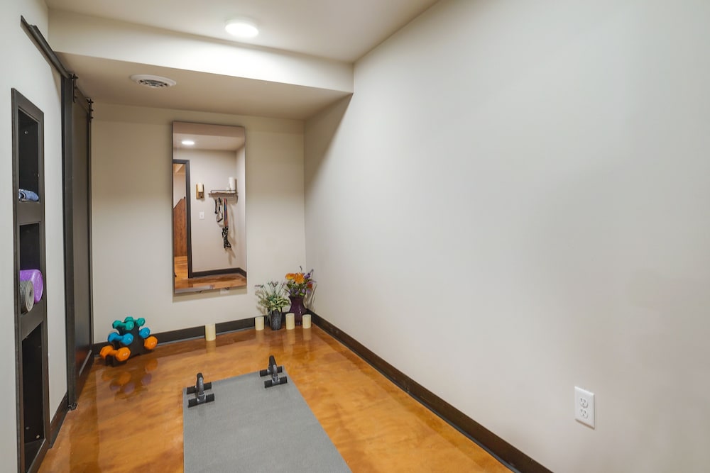 Pet-friendly Minneapolis Home ~ 8 Mi to Downtown!