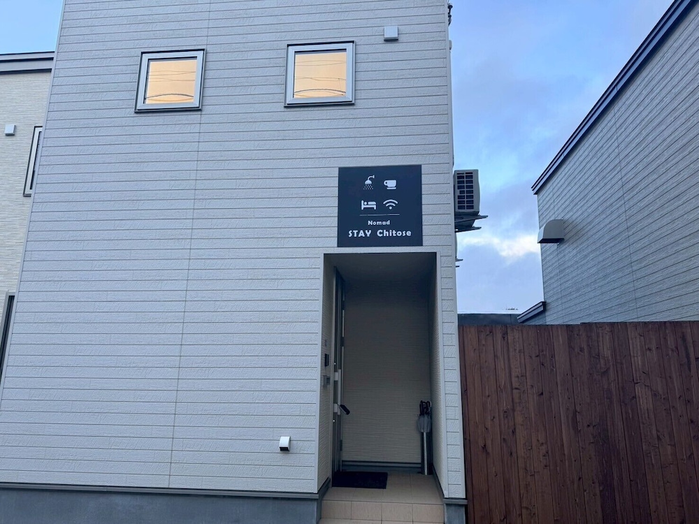 NOMAD STAY CHITOSE