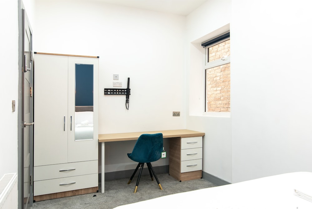 Charnwood Street Apartments view 2