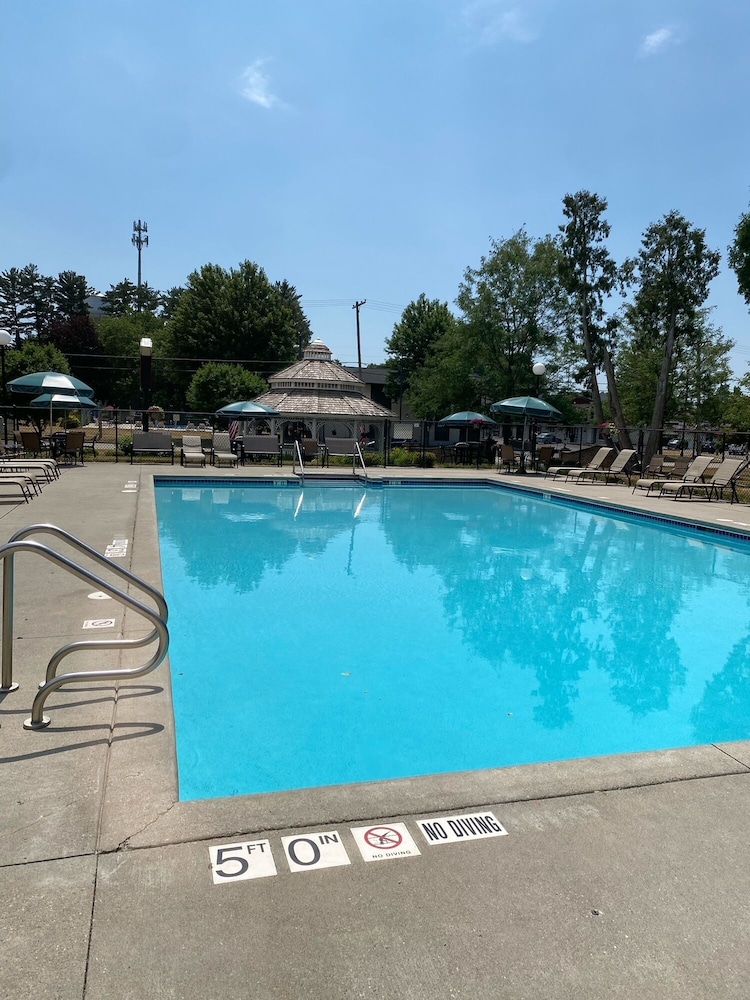Amber's Inn & Suites
