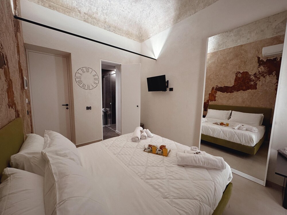 Corona Suite