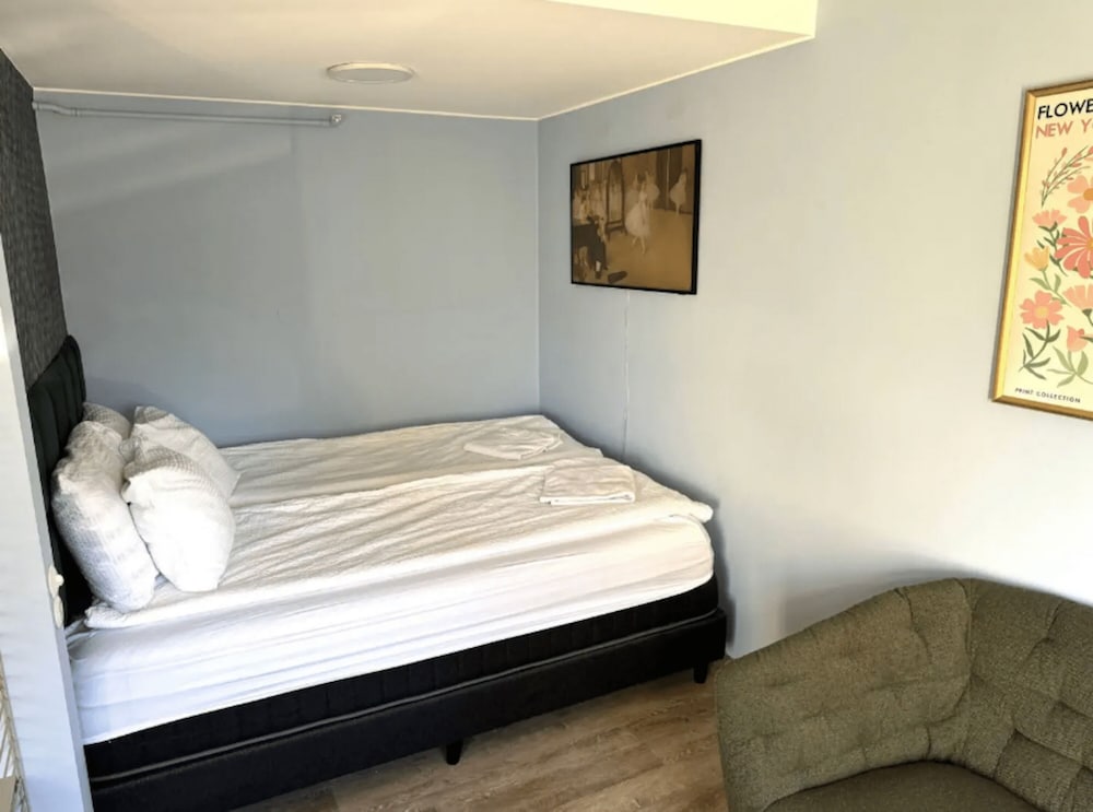Baldursbra-Central Studio Apartment view 2