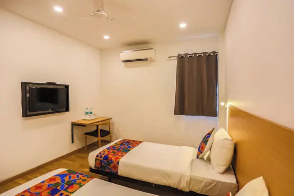 Fabhotel Crown Dx