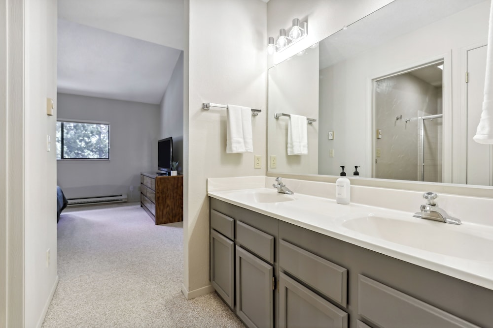 Cozy Winter Park Condo: Bike, Ski, & Hike!