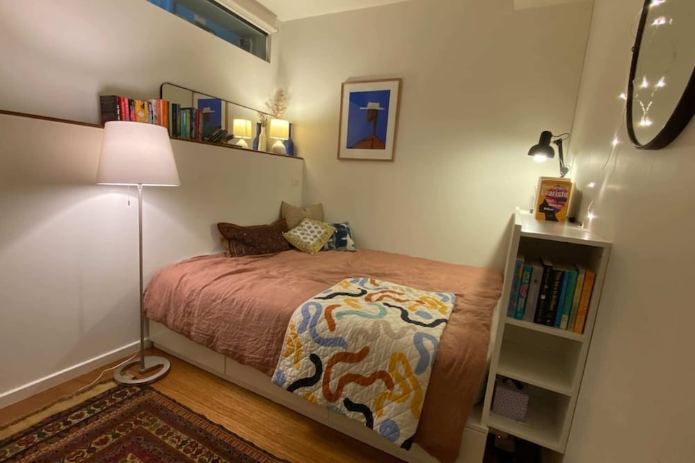 Stylish 2-bed Converted Warehouse in Northcote!