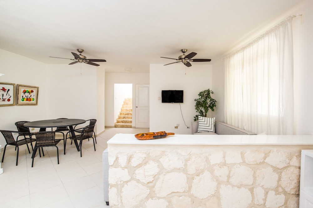 Los Corales Beach Village