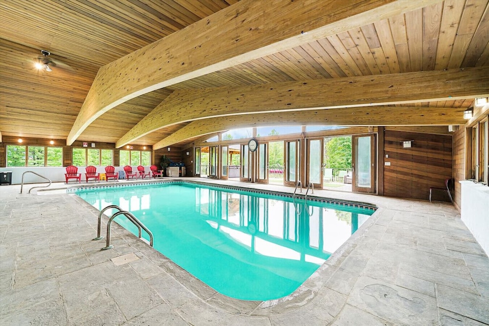 Large 7BR Villa Sleeps 16 Indoor Pool Hot Tub