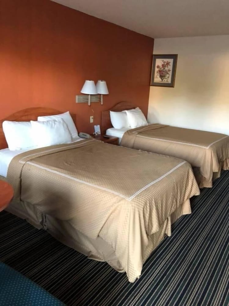 Scottish Inn & Suites