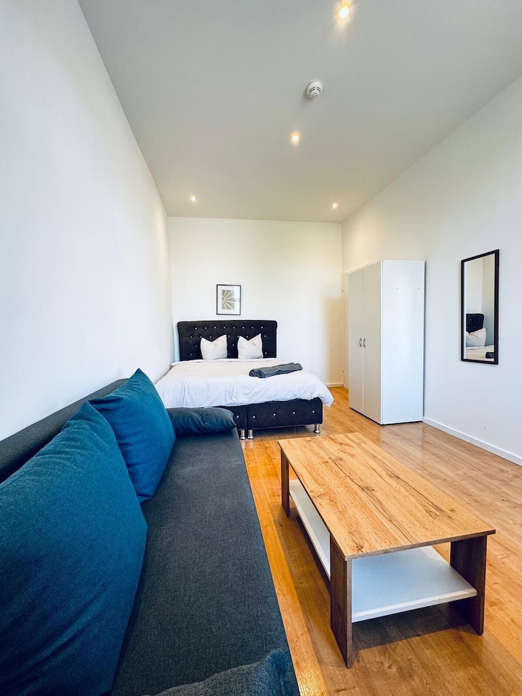 Cozy 3BR Apt Near Kaufpark Alterlaa