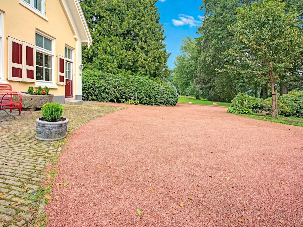 Picturesque Holiday Home in Oldenzaal With Jacuzzi, photo 27