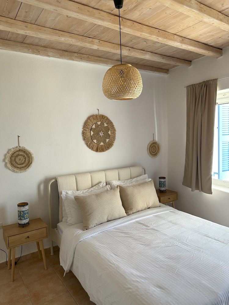 Nesa Paros