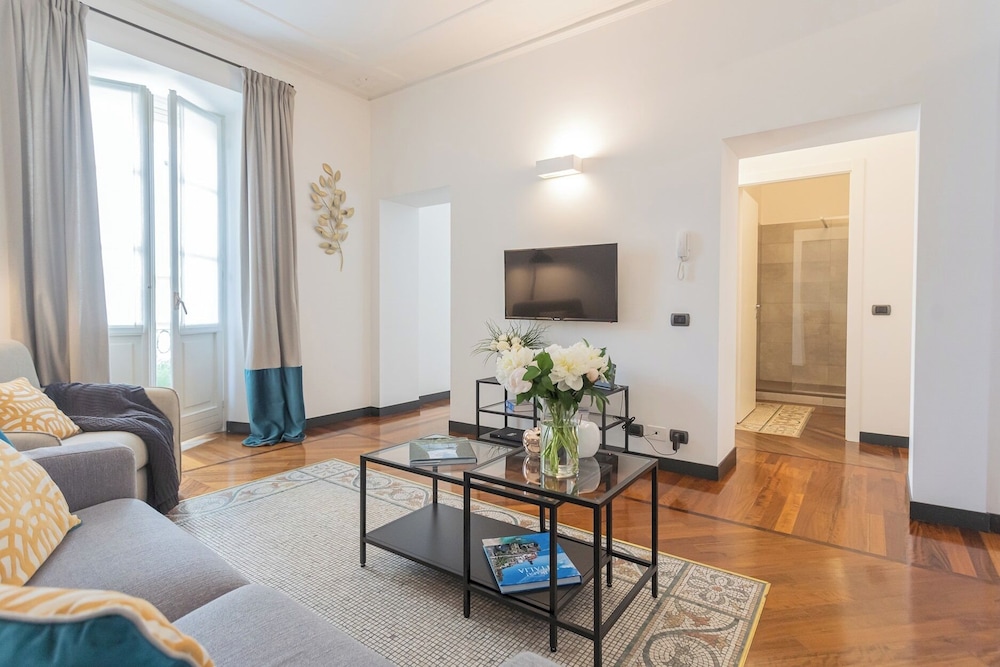 Lake Holiday Como by Rent all Como