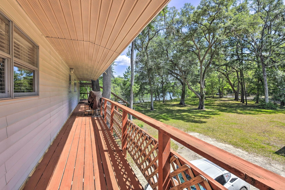 Charming Abode w/ Dock on the Suwannee River