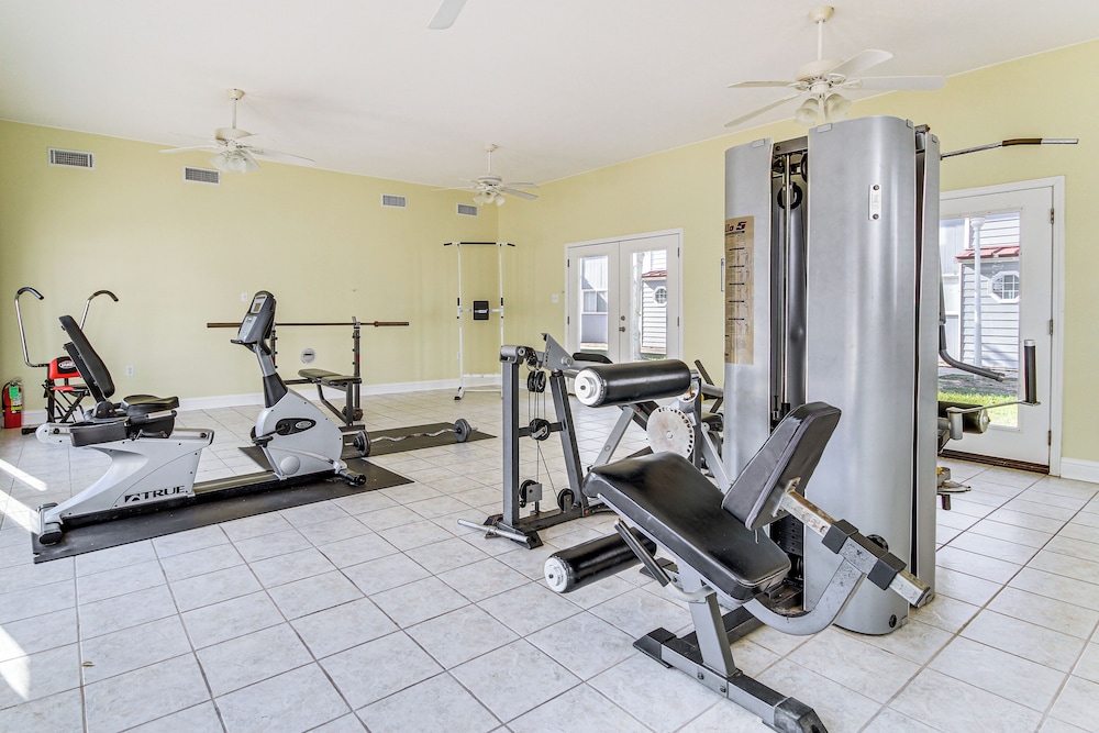 Walk to Gulf Coast: Biloxi Condo w/ Pool Access