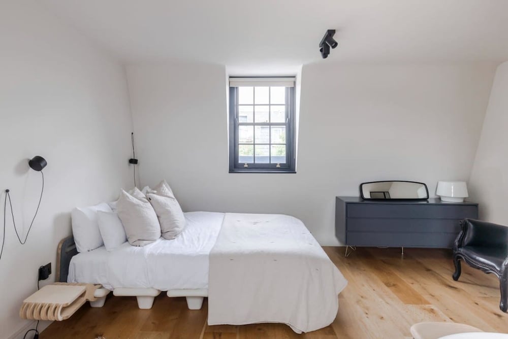 Stylish Georgian Townhouse w Sun Terrace Garden