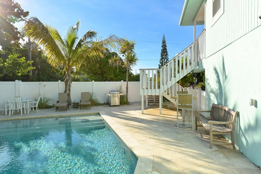Tarpon Pointe 2 Bedroom Home by Redawning