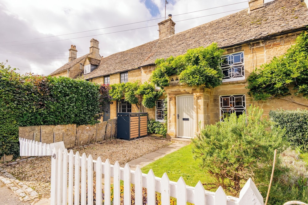 Historic 3 BD Cottage in the Cotswolds