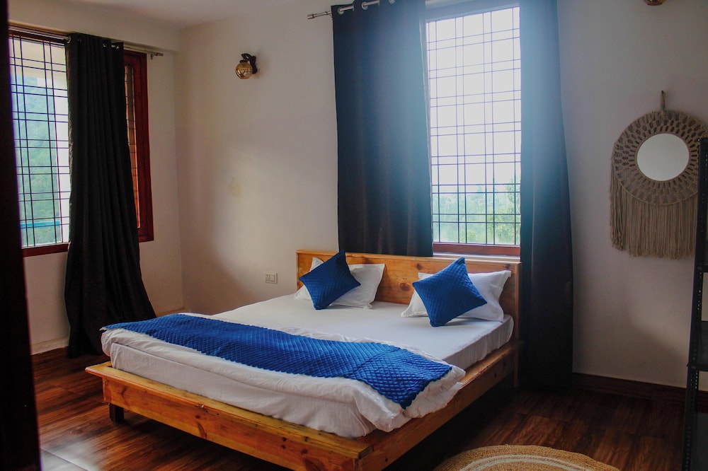 GoBravo 16 3BHK Farm with Pool & Lawn Sec150 Noida