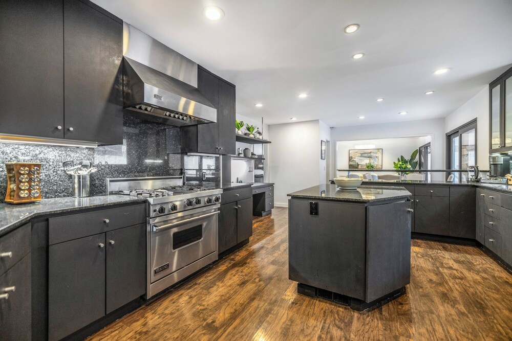 Shirley Lane- Elegant Mid-century Oasis With Pool & Canyon Views - Image 4