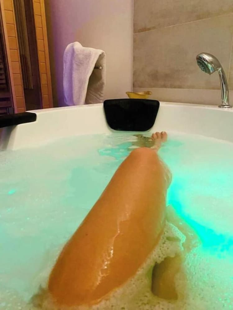 NOTTE ROSA SUITES & RELAX