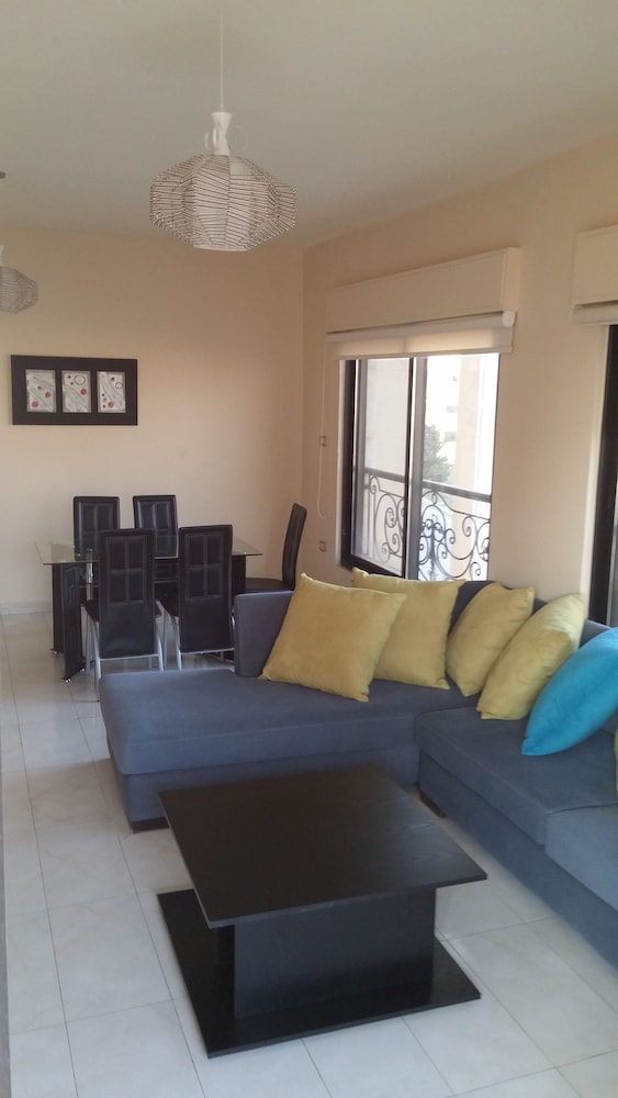 Cozy Dair Ghbar Apartments