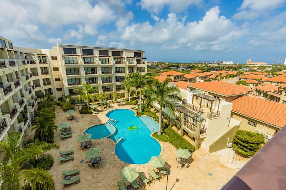 2BR Duplex Palmaruba Condos w Great Location