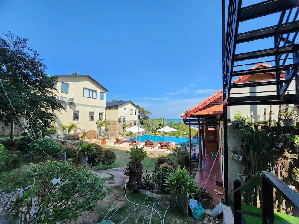 Sunny Shore Resort
