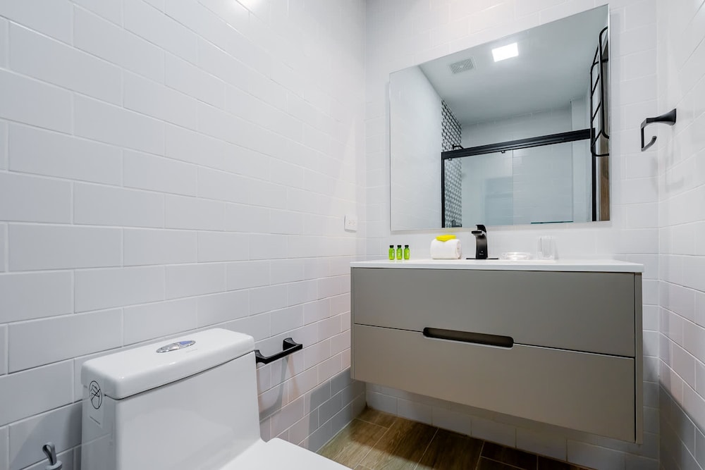 w Beautiful 2BR w Balcony in Casco Viejo