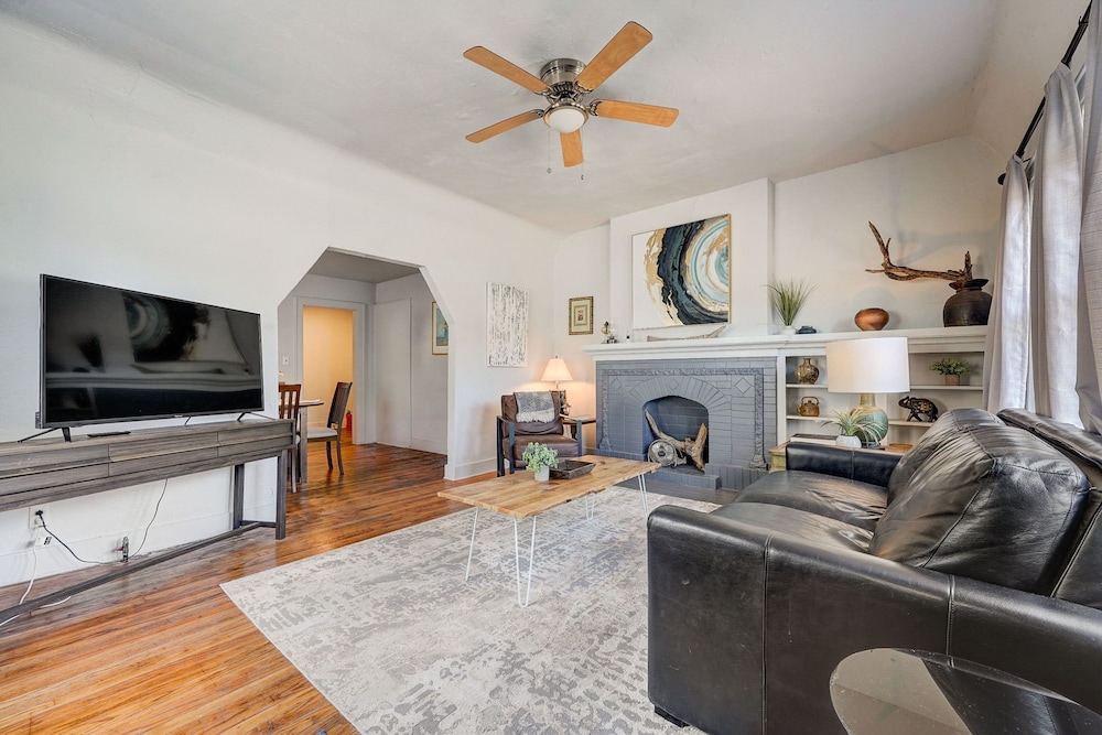 2BR Cozy House Near Paseo the Art District