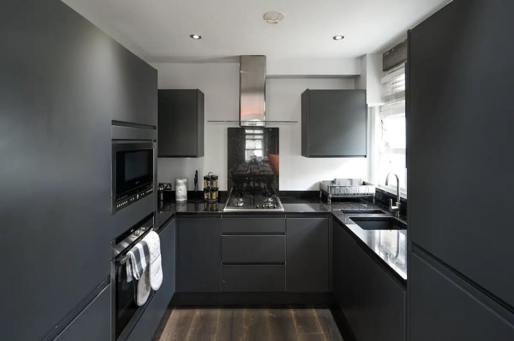 Luxury Penthouse Located Near Old Street view 4