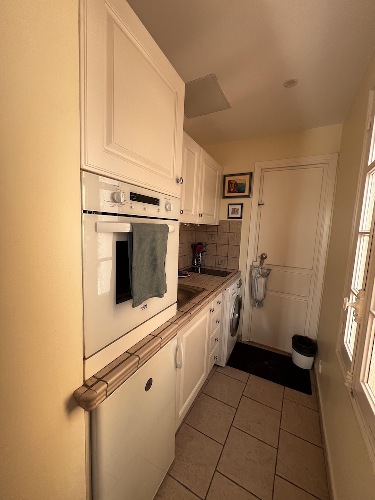 Very Charming Studio Apartment on Port in Cannes a Short Walk to Palais With Aircon and Internet - 411
