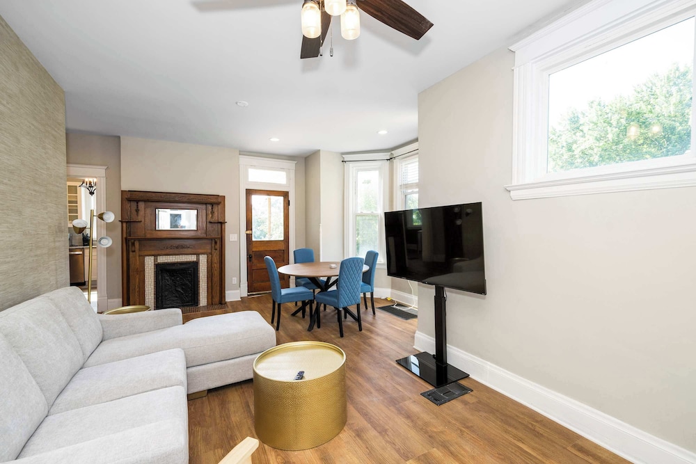 Ludlow Lodge w/ City Views