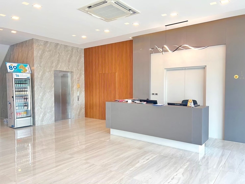 Lobby & Reception
