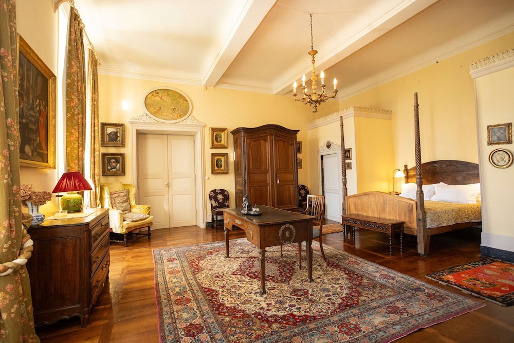 18th Century Ch Teau With Stunning Pool Gardens