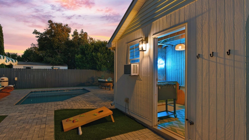 PCB Stay w/ Heated Pool, Hot Tub, Bars, Game Room & Quick Walk to Beach The Jade Oasis by Avantstay