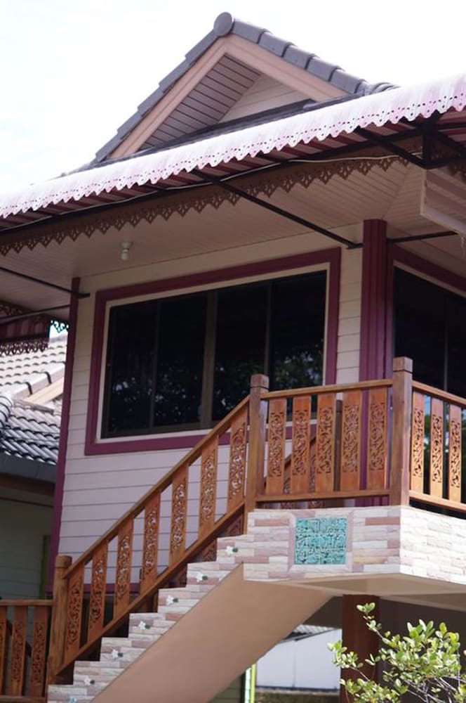 Three Moons Homestay