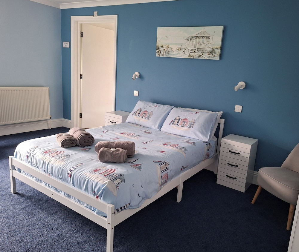 Room-comfortable and Spacious With Sceni