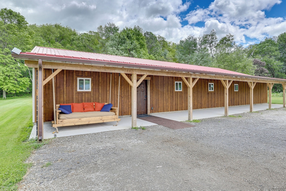 6 Mi to Main Street: Dog-friendly Home in Dover!